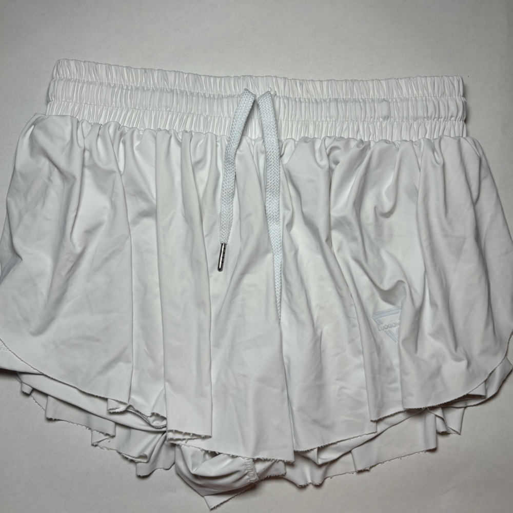 LOOSE FLOWY SHORTS WITH BUILT IN UNDERSHORTS